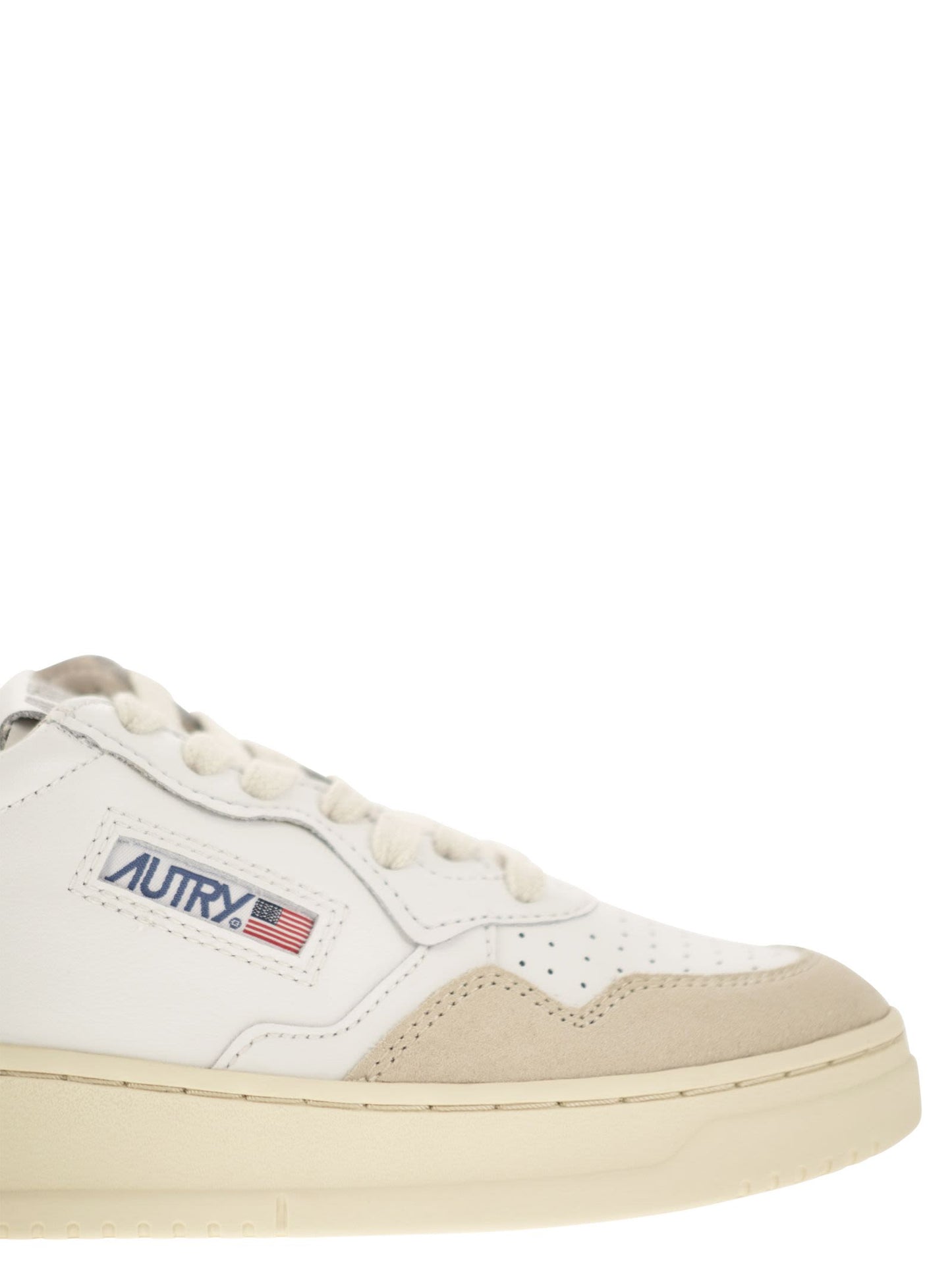 Autry Medalist Low Leather Sneakers